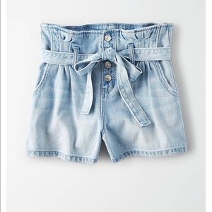 American Eagle outfitters light wash mom s…